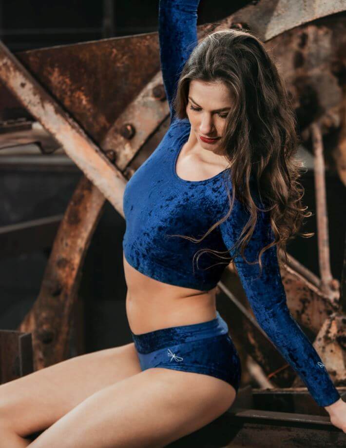 Velvet crop top Pavi | Crop Top | Color: red velvet | Gymnastics crop top | Long Sleeve | Dragonfly Clothing and Yoga Wear